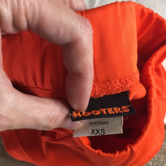 Box 25 #72 Hooters Girl Worn Uniform Chase Elliott Tank/Shorts from Size XXSmall - Picture 6 of 8